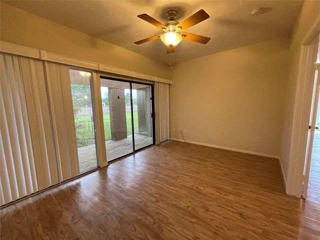 12 Hallmark Drive, Panorama Village, TX 77304