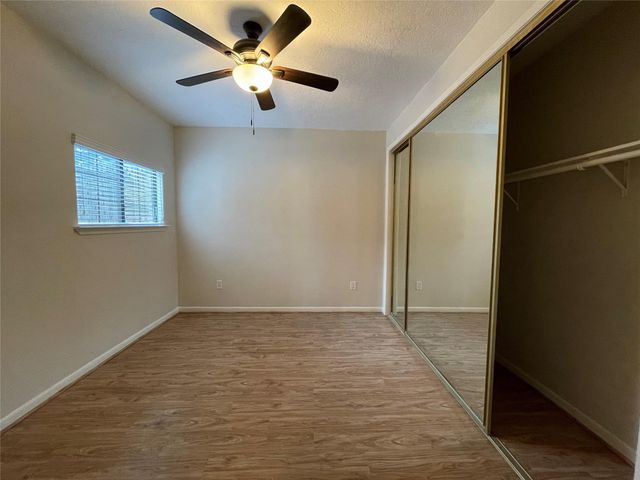 12 Hallmark Drive, Panorama Village, TX 77304