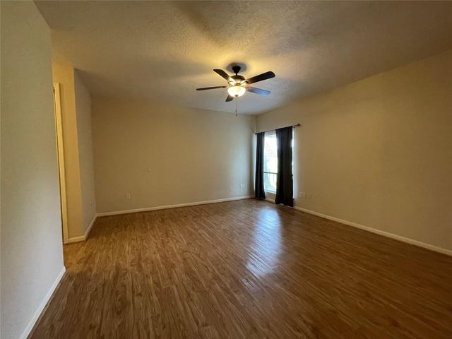 12 Hallmark Drive, Panorama Village, TX 77304