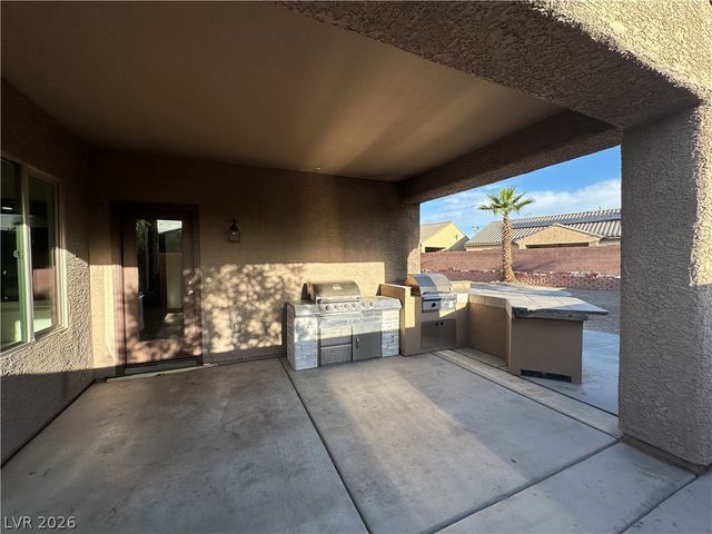 5728 Flying Birdie Avenue, Las Vegas, NV 89122