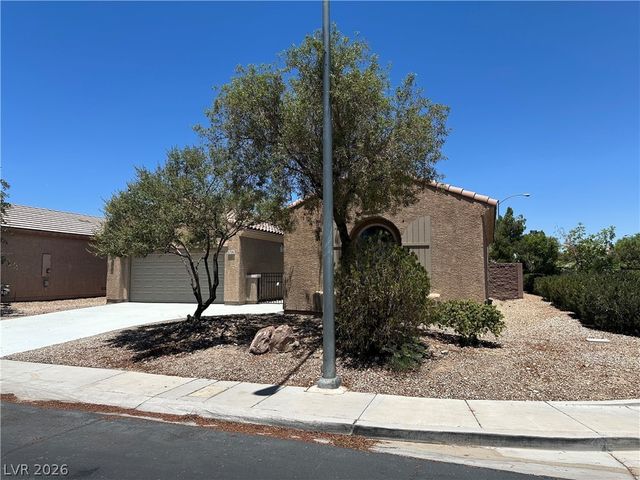 5728 Flying Birdie Avenue, Las Vegas, NV 89122