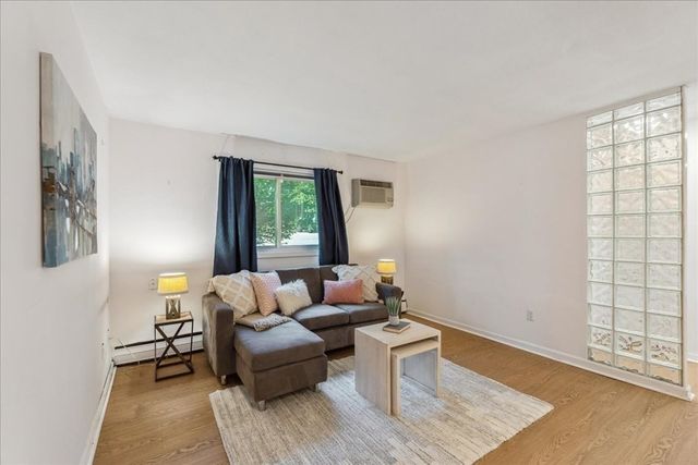 82 Lionel Ave A, Waltham, MA 02451