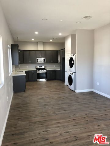 1213 W 93rd Street, Los Angeles, CA 90044