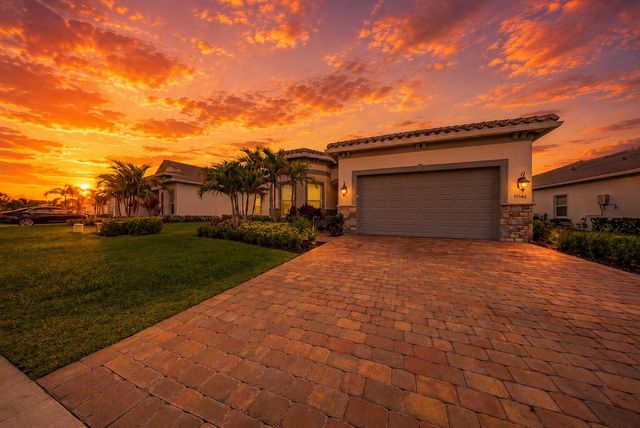 10562 Northbrook Circle, Palm Beach Gardens, FL 33412