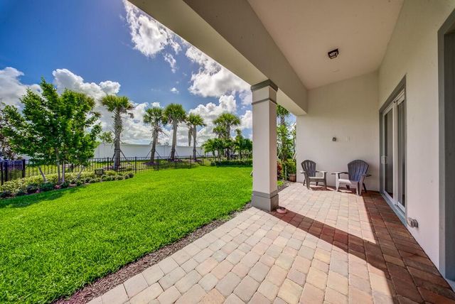 10562 Northbrook Circle, Palm Beach Gardens, FL 33412