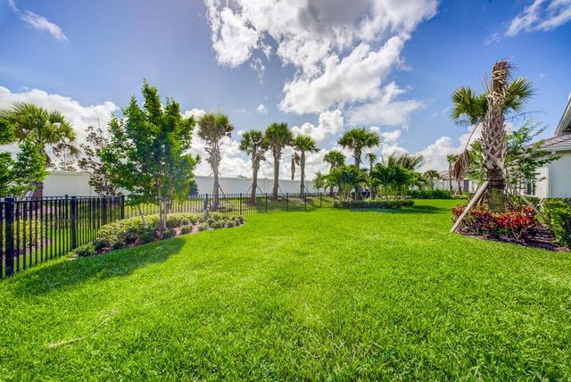 10562 Northbrook Circle, Palm Beach Gardens, FL 33412
