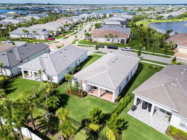 10562 Northbrook Circle, Palm Beach Gardens, FL 33412
