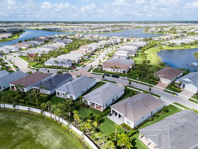 10562 Northbrook Circle, Palm Beach Gardens, FL 33412