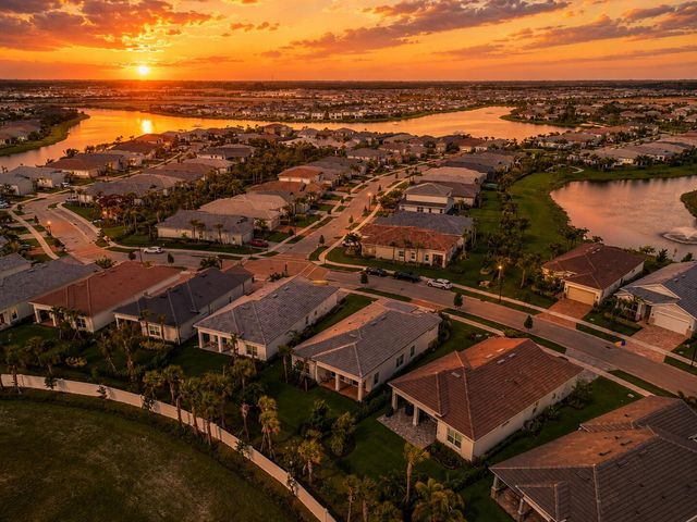 10562 Northbrook Circle, Palm Beach Gardens, FL 33412