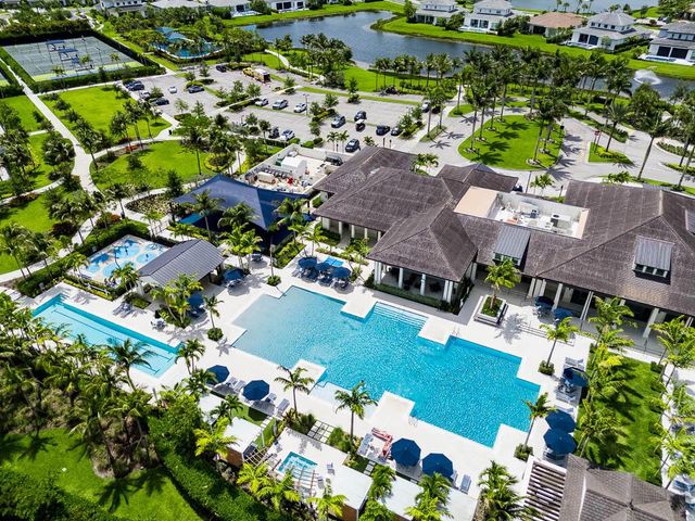 10562 Northbrook Circle, Palm Beach Gardens, FL 33412