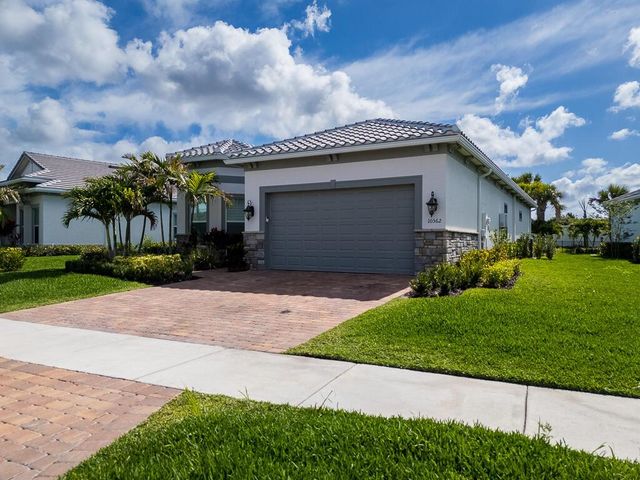 10562 Northbrook Circle, Palm Beach Gardens, FL 33412
