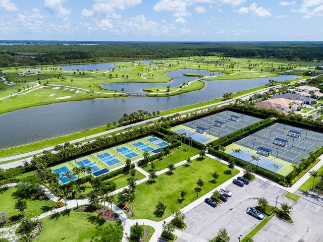 10562 Northbrook Circle, Palm Beach Gardens, FL 33412