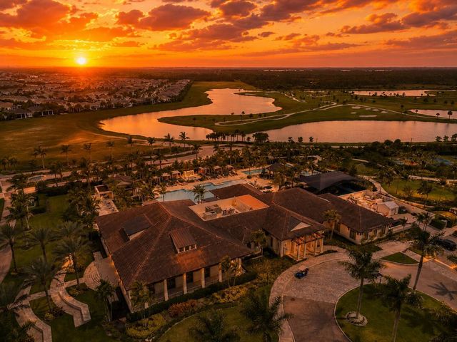 10562 Northbrook Circle, Palm Beach Gardens, FL 33412