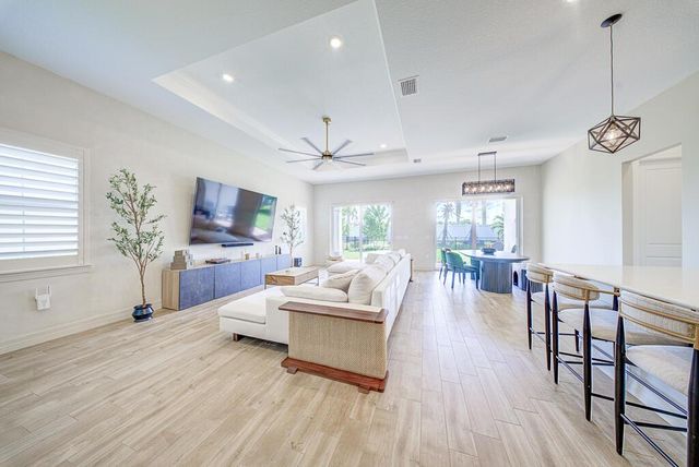 10562 Northbrook Circle, Palm Beach Gardens, FL 33412