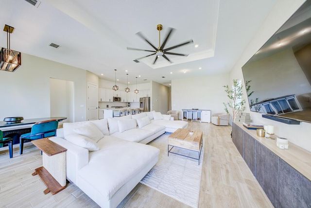 10562 Northbrook Circle, Palm Beach Gardens, FL 33412