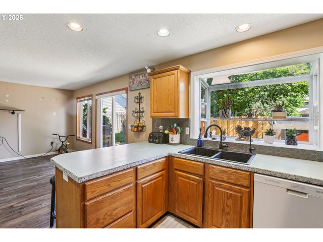 4055 Ne 13TH Ter, Gresham, OR 97030