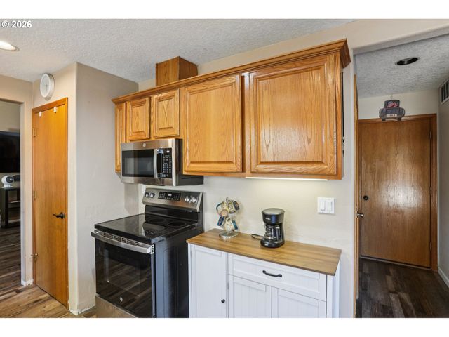 4055 Ne 13TH Ter, Gresham, OR 97030