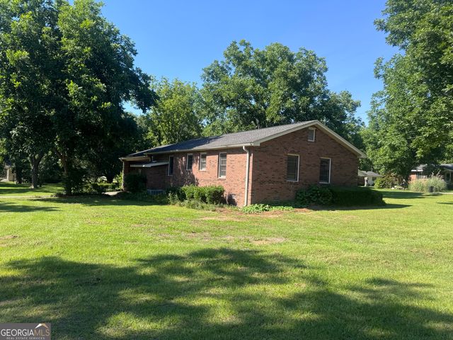 411 N Omega Street, Dexter, GA 31019