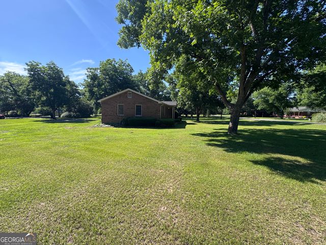 411 N Omega Street, Dexter, GA 31019