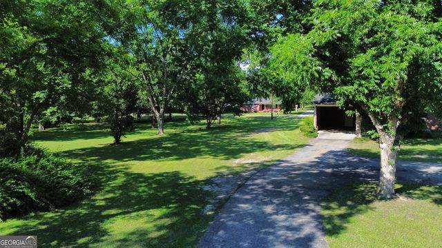 411 N Omega Street, Dexter, GA 31019