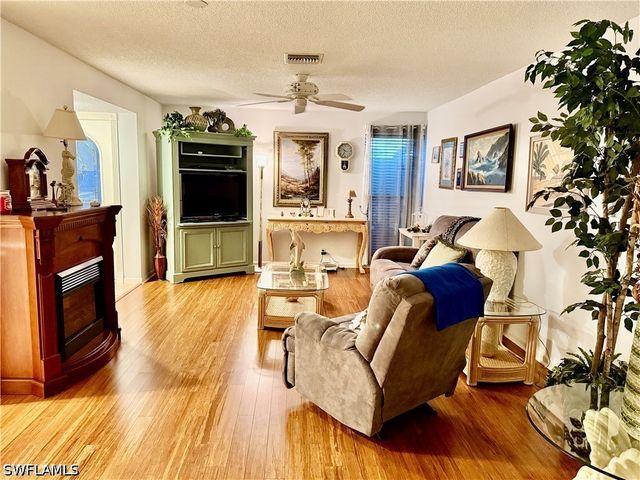 4187 Lakewood BLVD E13, Naples, FL 34112