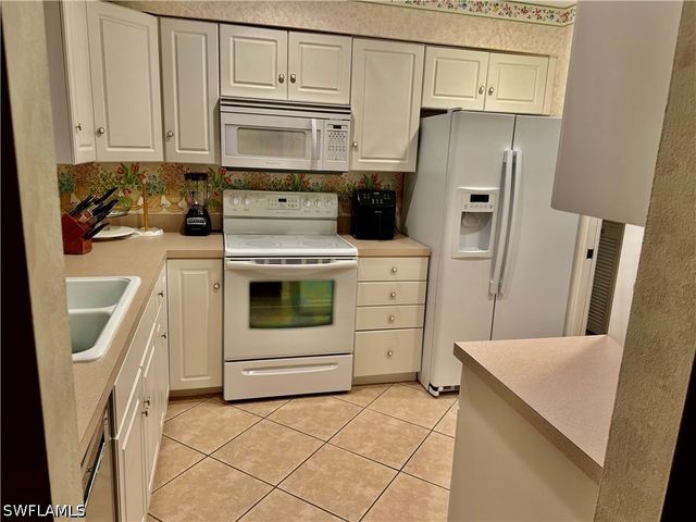 4187 Lakewood BLVD E13, Naples, FL 34112