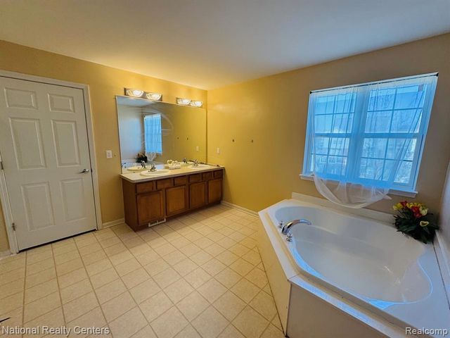 44900 Revere, Novi, MI 48377