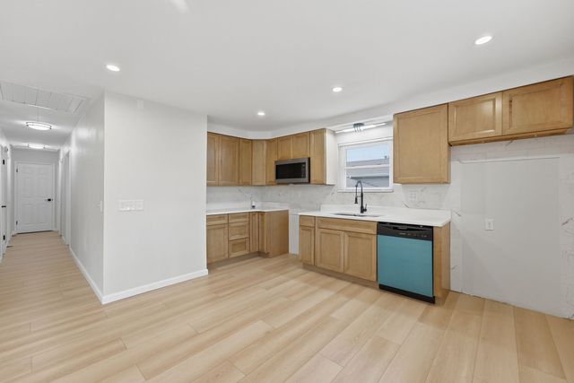 6511 Kelling Street, Davenport, IA 52806
