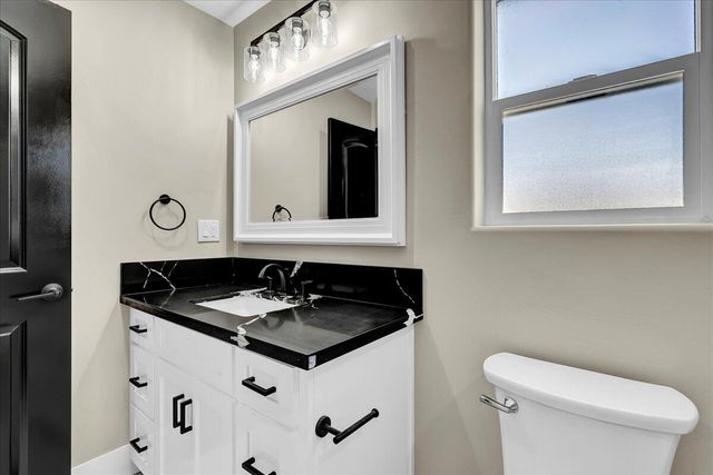 1518 W Grove Avenue, Visalia, CA 93291