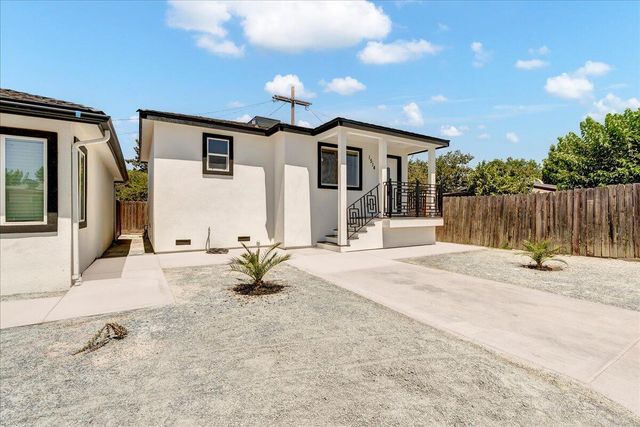 1518 W Grove Avenue, Visalia, CA 93291