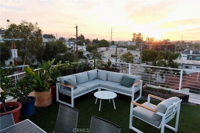 2848 Buzz Court, Los Angeles, CA 90039