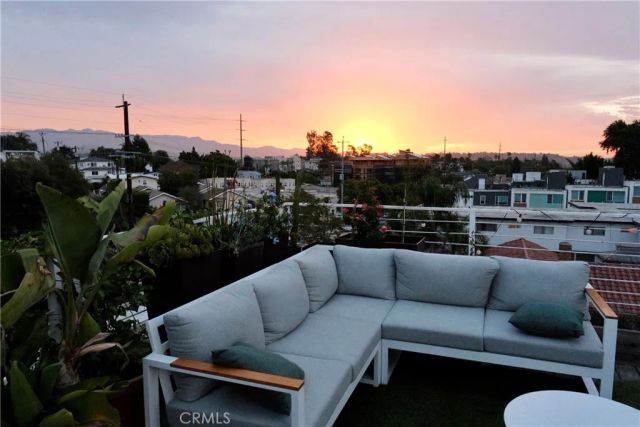 2848 Buzz Court, Los Angeles, CA 90039