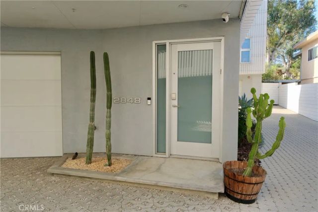 2848 Buzz Court, Los Angeles, CA 90039