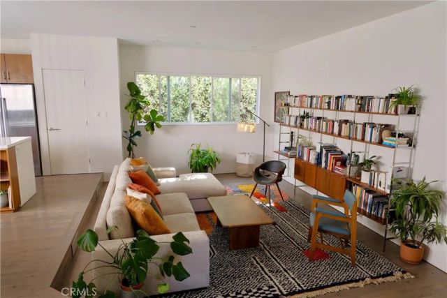 2848 Buzz Court, Los Angeles, CA 90039