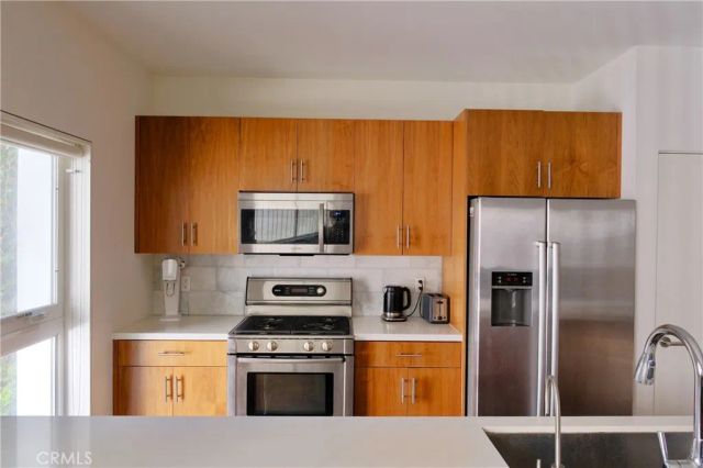 2848 Buzz Court, Los Angeles, CA 90039