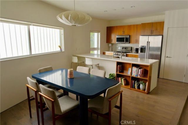 2848 Buzz Court, Los Angeles, CA 90039