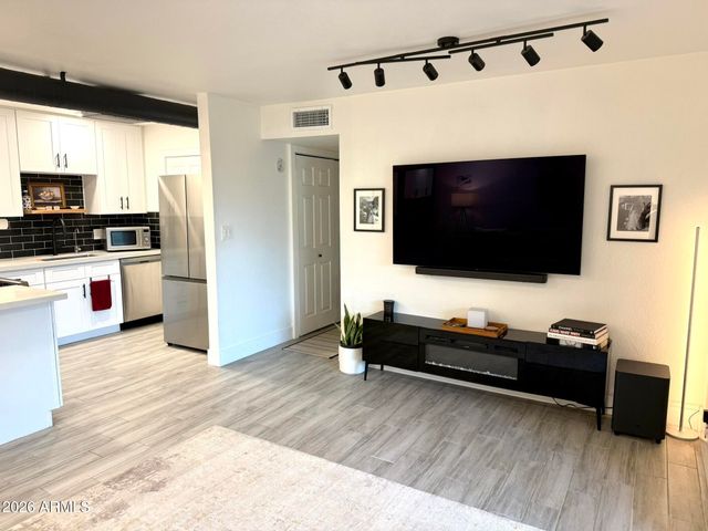 8649 E ROYAL PALM Road 222, Scottsdale, AZ 85258
