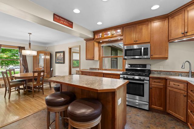 7613 49th Avenue N, New Hope, MN 55428