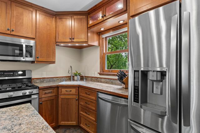 7613 49th Avenue N, New Hope, MN 55428