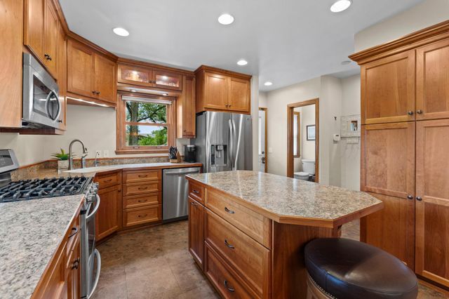 7613 49th Avenue N, New Hope, MN 55428
