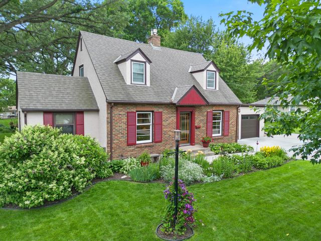7613 49th Avenue N, New Hope, MN 55428