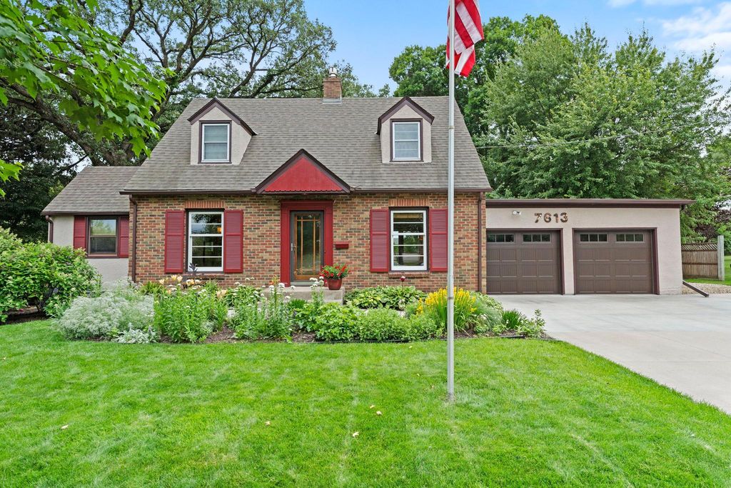 7613 49th Avenue N, New Hope, MN 55428
