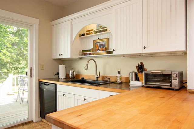 282 South Main Street, Peacham, VT 05862