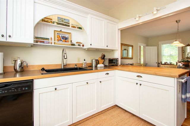 282 South Main Street, Peacham, VT 05862