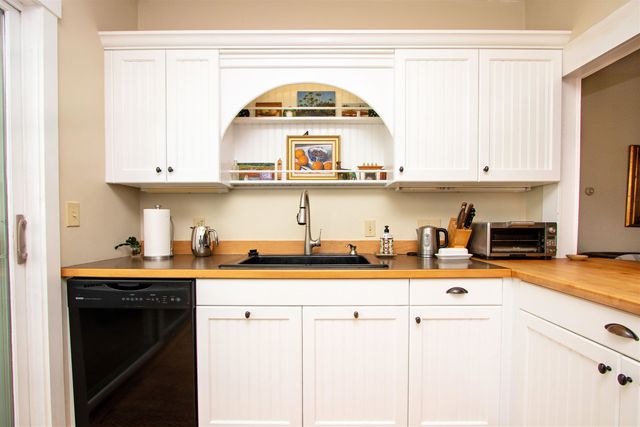 282 South Main Street, Peacham, VT 05862