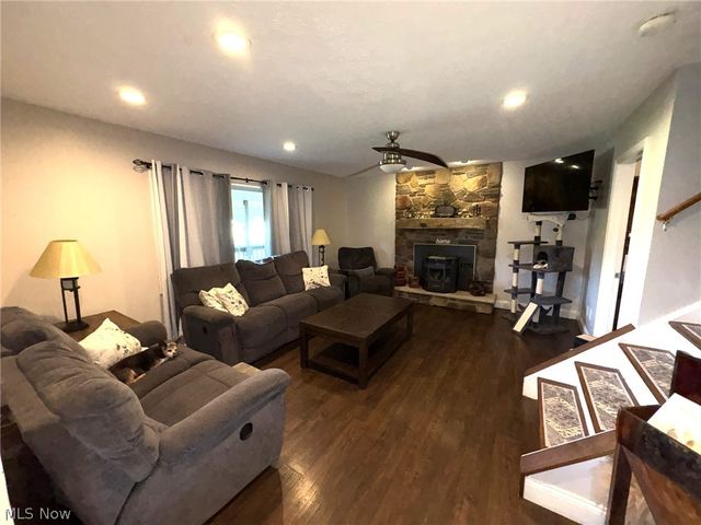 12096 Baumhart Road, Amherst, OH 44001
