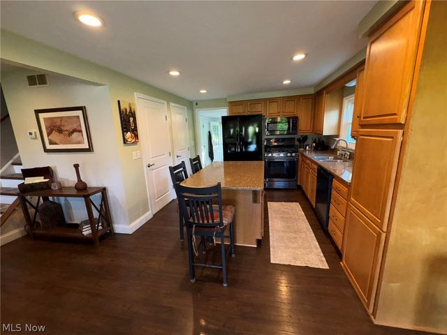 12096 Baumhart Road, Amherst, OH 44001