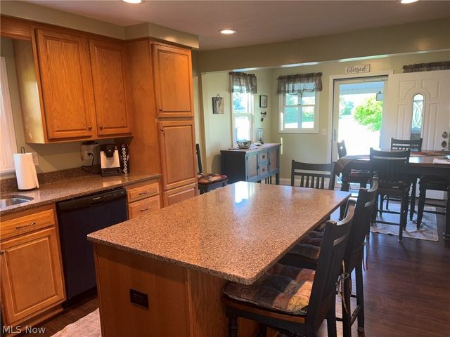 12096 Baumhart Road, Amherst, OH 44001