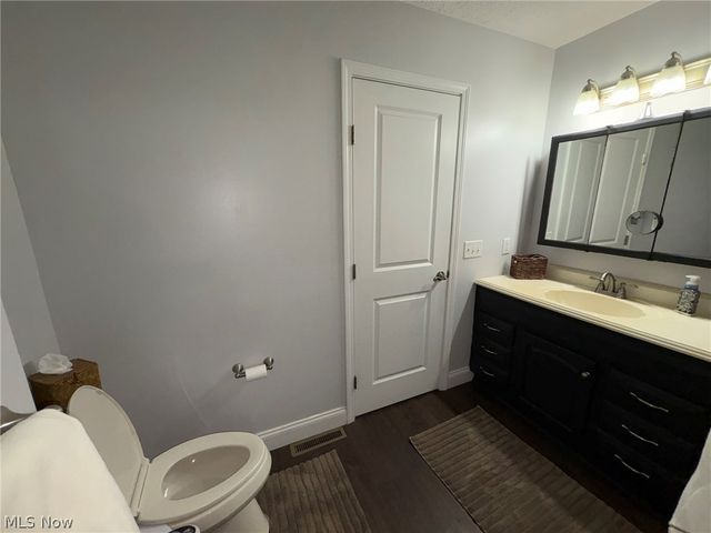 12096 Baumhart Road, Amherst, OH 44001