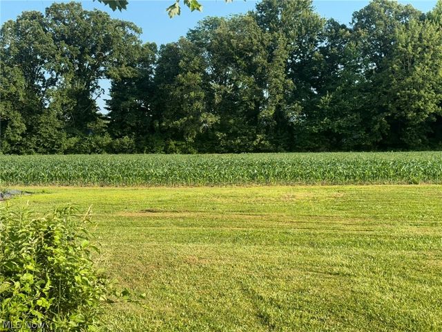 12096 Baumhart Road, Amherst, OH 44001